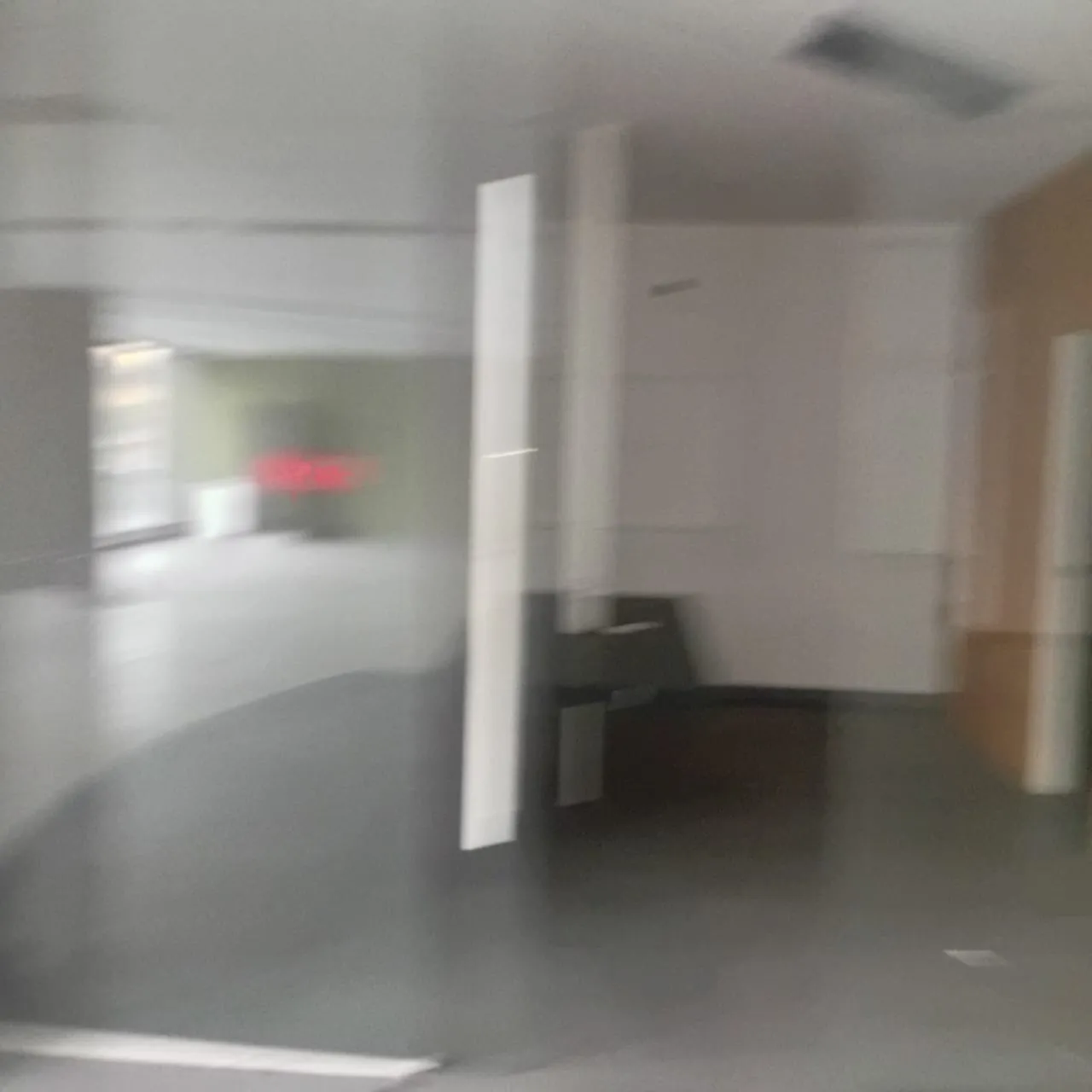 For Rent: Showroom in Dbayeh, Metn — الصورة 3
