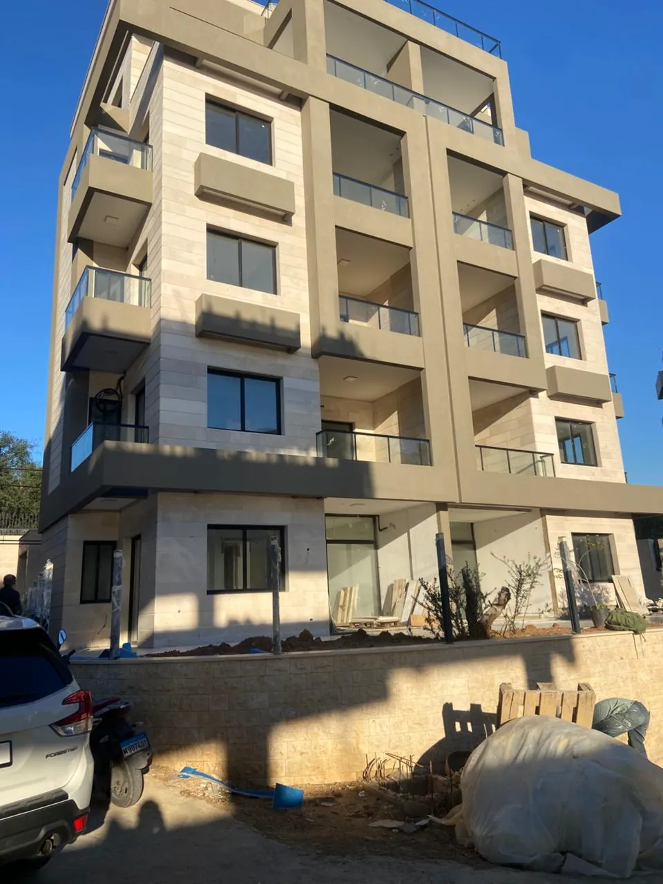For Sale: Apartment in Dbayeh, Metn