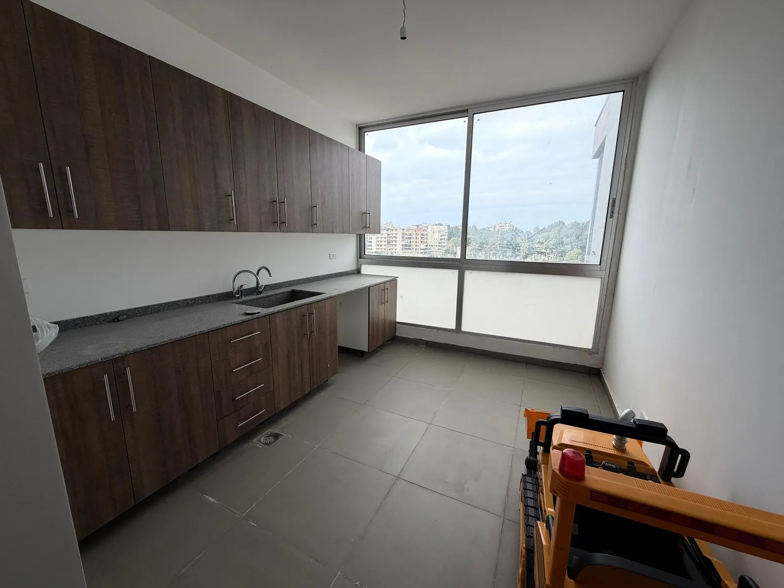 For Sale: Apartment in Dbayeh, Metn