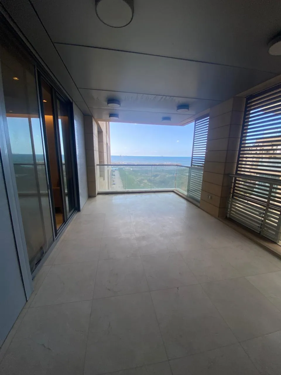 For Sale: Apartment in Waterfront Dbayeh