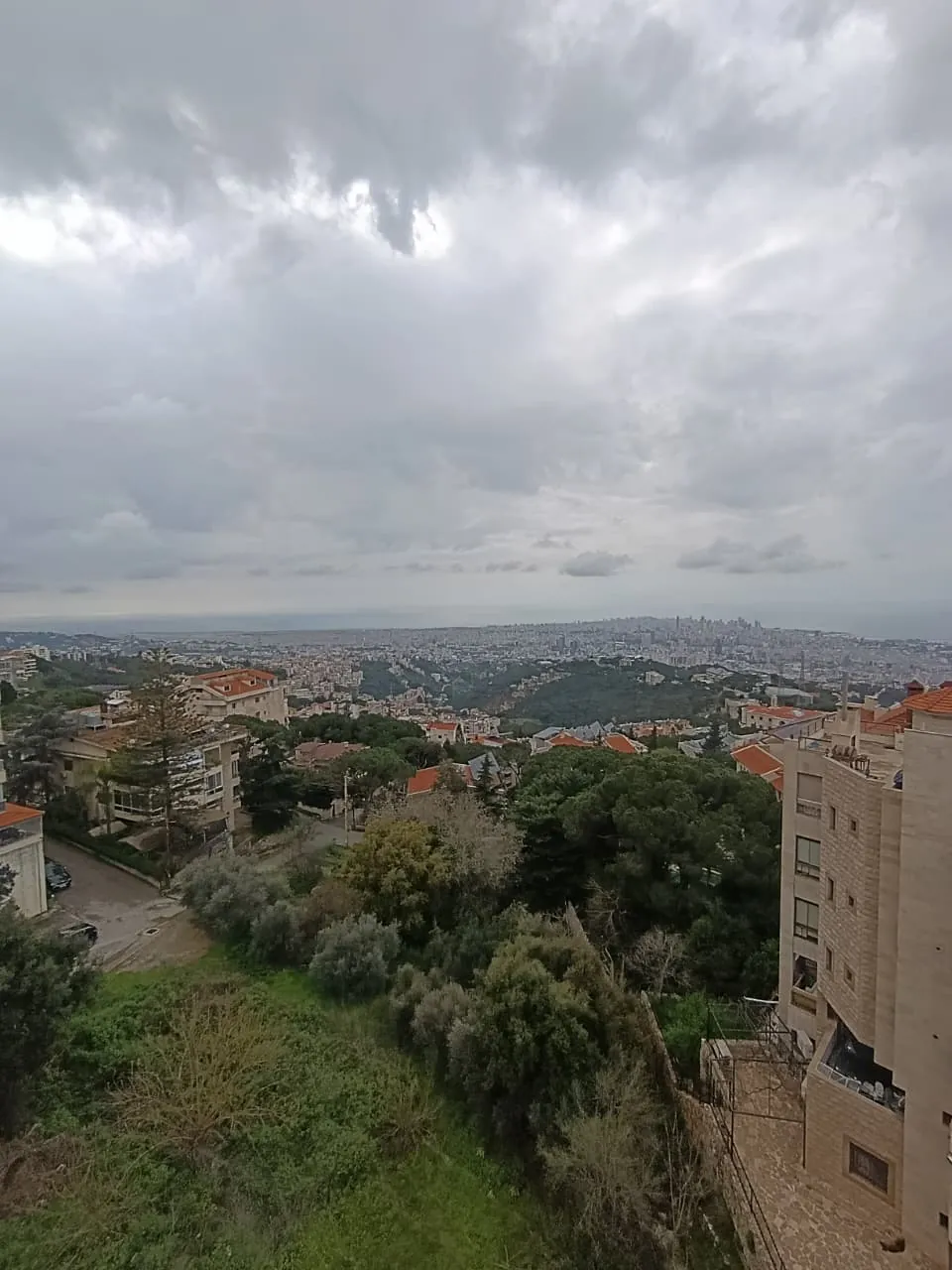 For Sale: Apartment in Ain Saade