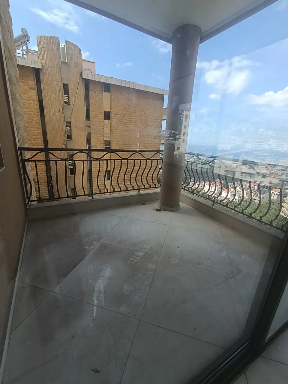 For Sale: Apartment in Ain Saade — photo 2