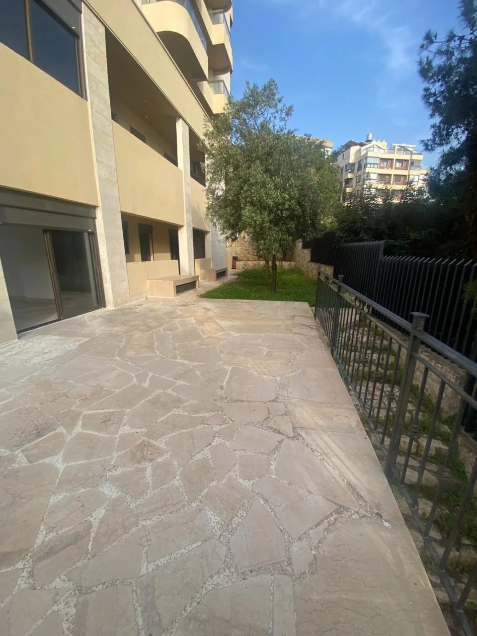 For Sale: Apartment in Dbayeh — الصورة 3