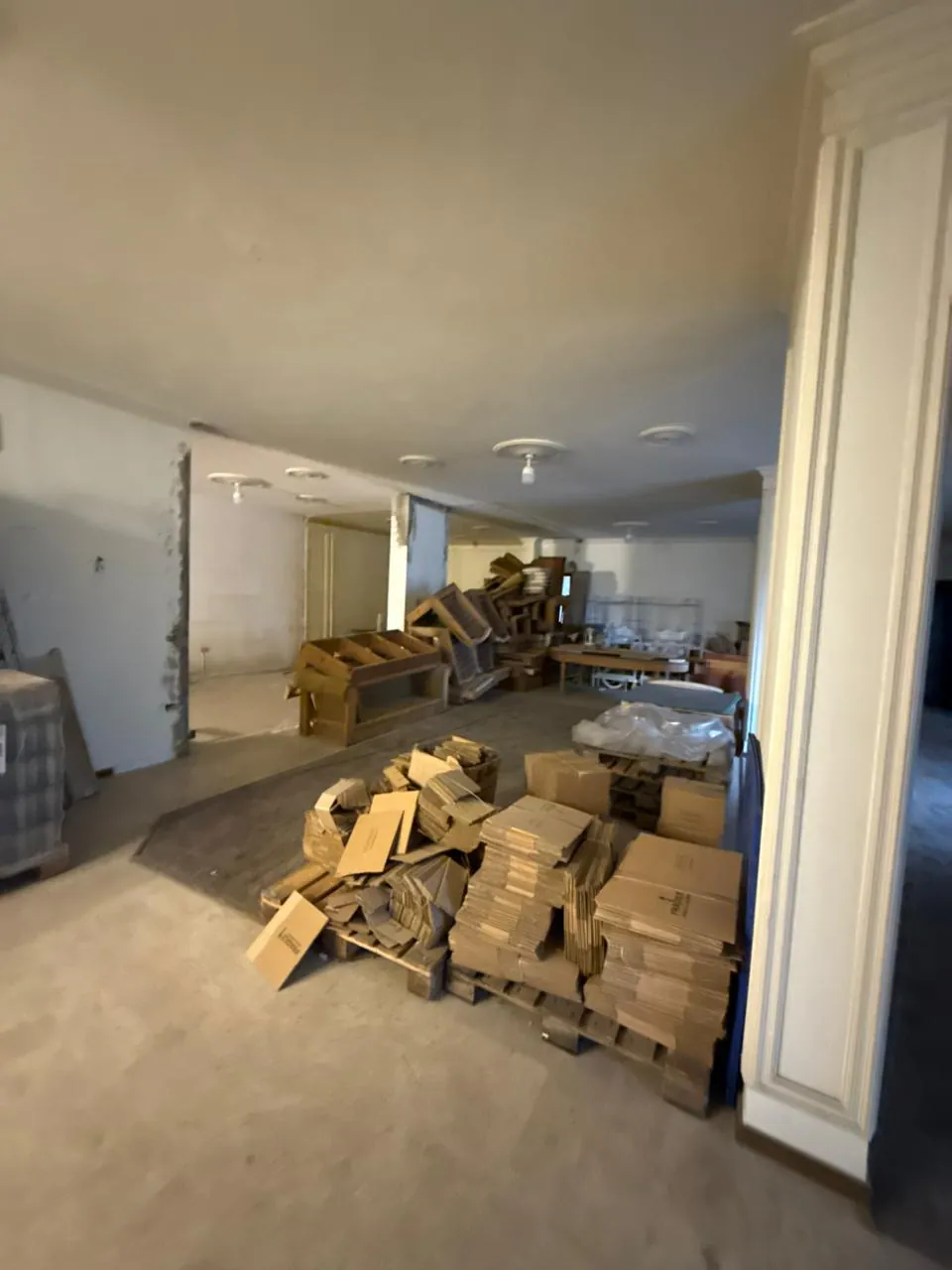 For Sale: Showrroom in Mansourieh — الصورة 3