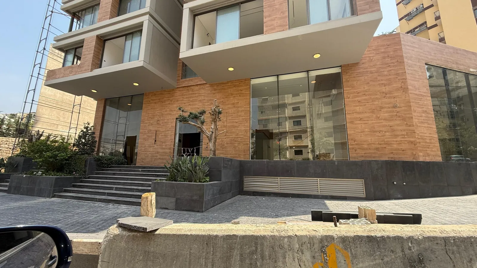 For Rent: Shop in Jal El Dib — الصورة 1