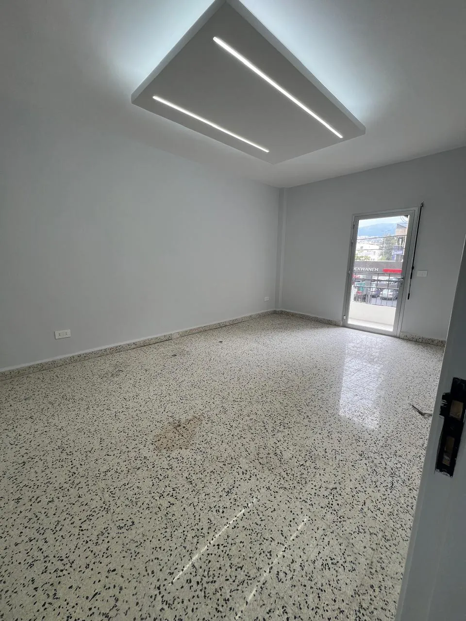 For Sale: Apartment in Dekwaneh — photo 2