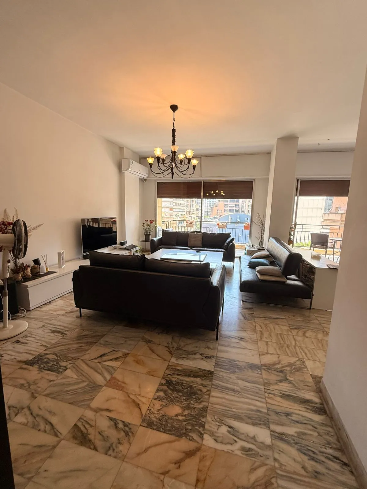 For Sale: Apartment in Hamra — الصورة 2