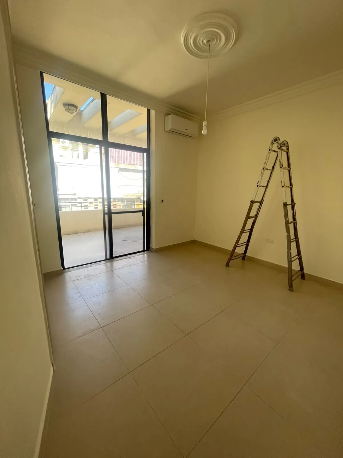 For Sale: Apartment in Hamra — الصورة 2