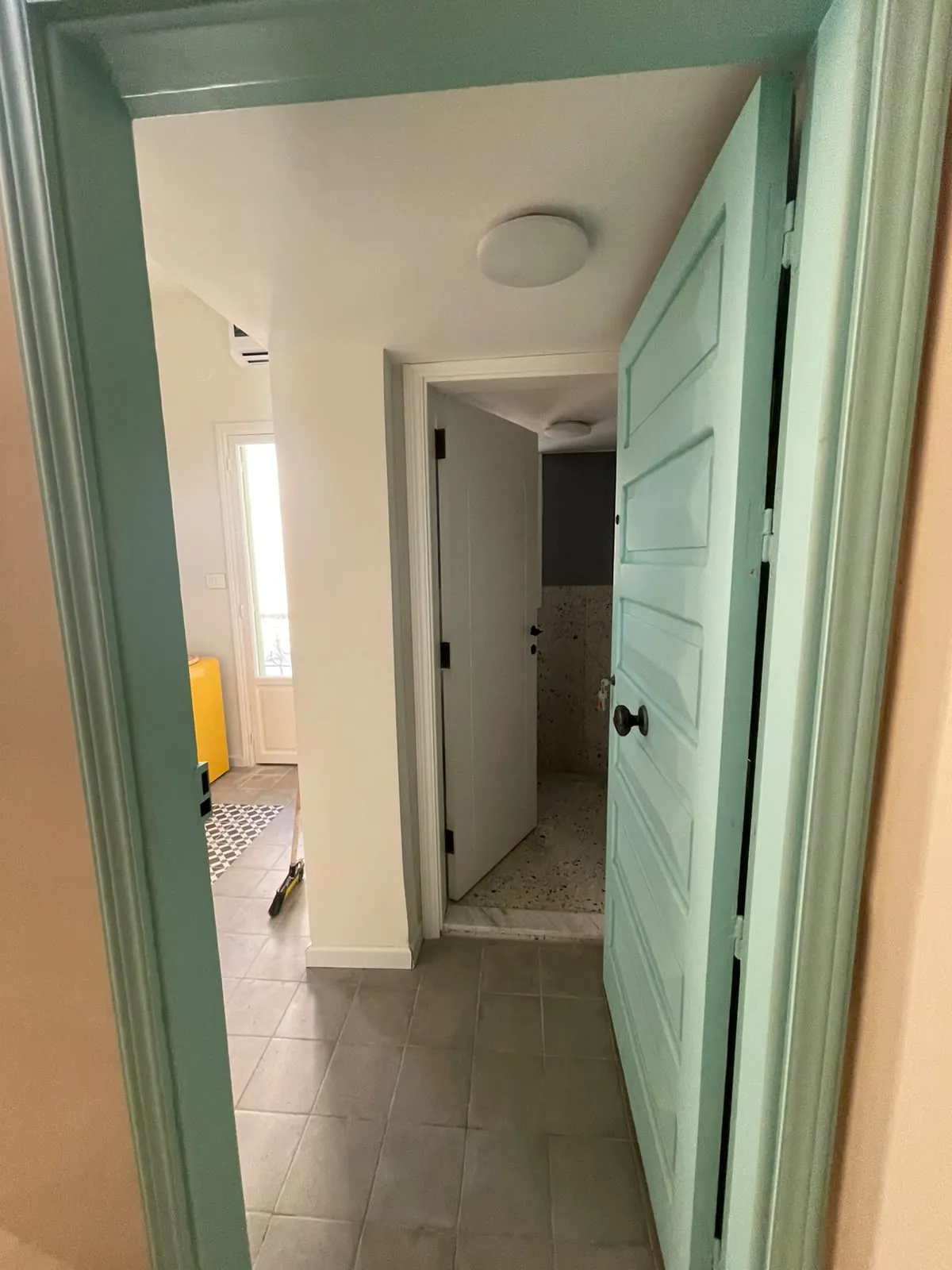 For Rent: Apartment in Gemmayzeh — الصورة 2
