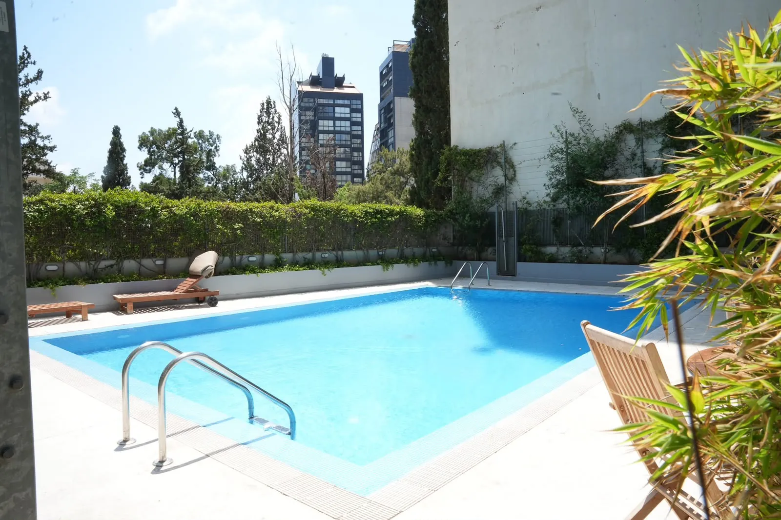 For Rent: Apartment in Achrafieh — الصورة 1