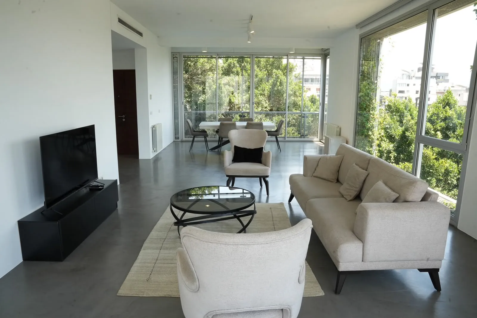 For Rent: Apartment in Achrafieh — الصورة 4