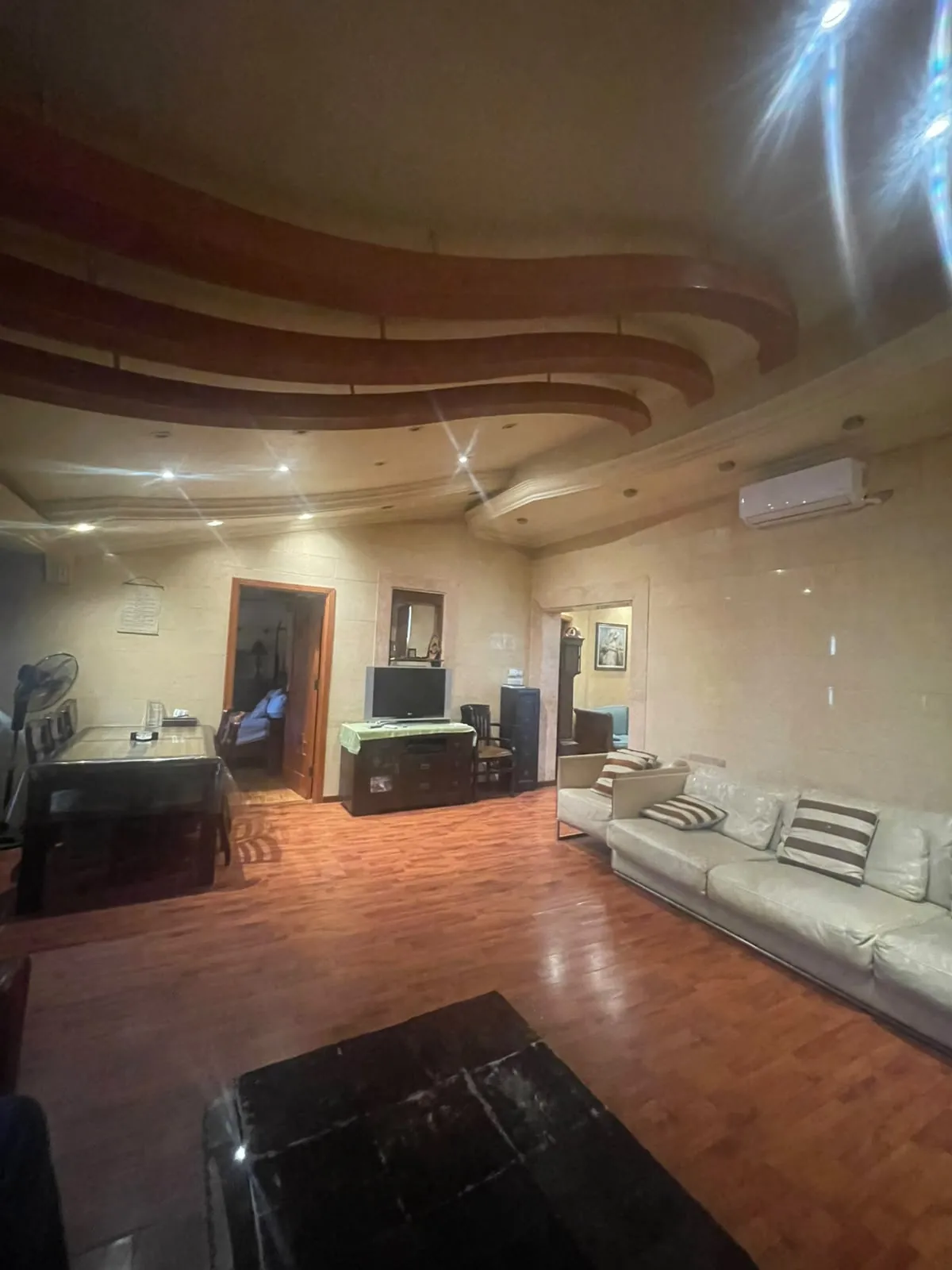 For Rent: Apartment in Hamra — الصورة 2