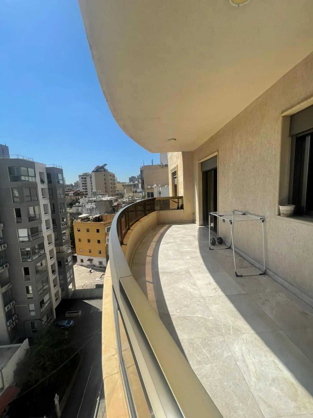 For Sale: Apartment in Furn El Chebbak — photo 2