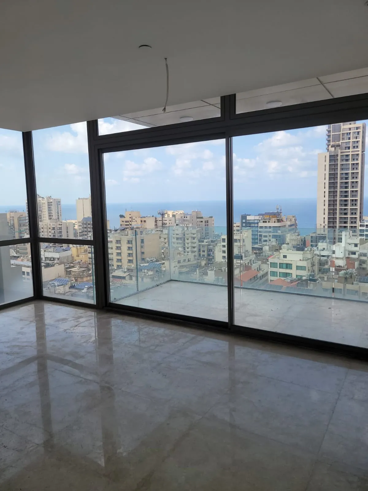 For Rent: Apartment in Hamra — الصورة 2