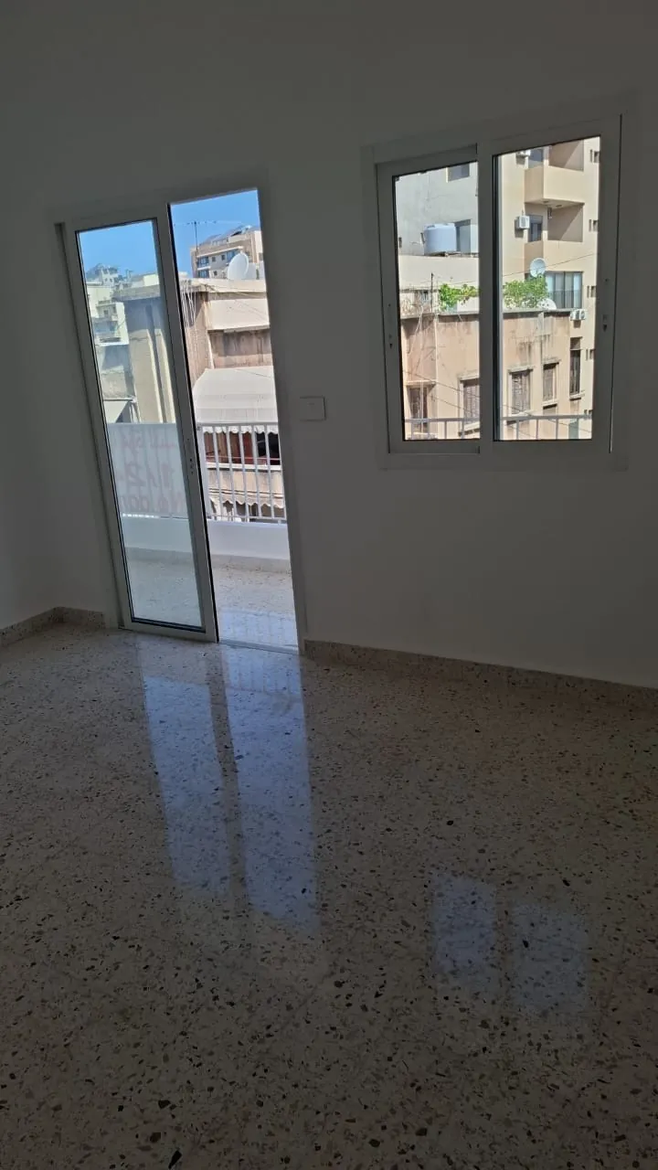 For Sale: Apartment in Furn El Chebbak — photo 4