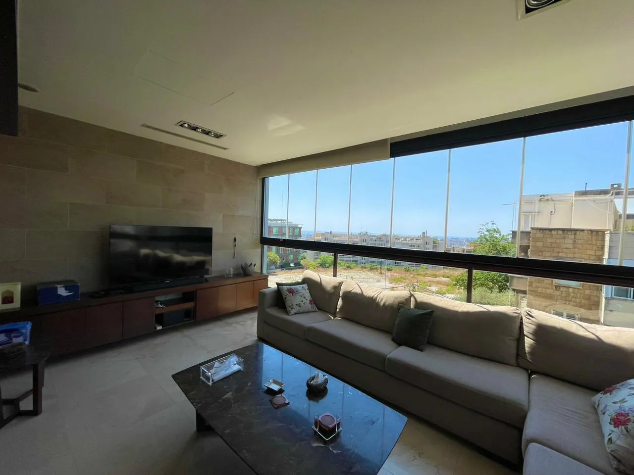 For Sale: Apartment in Hazmieh