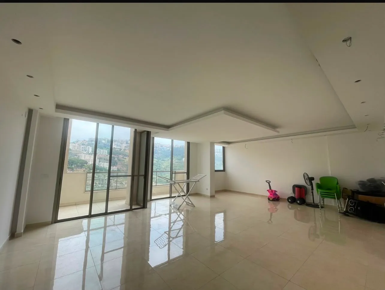 For Sale: Duplex in Hazmieh — الصورة 4