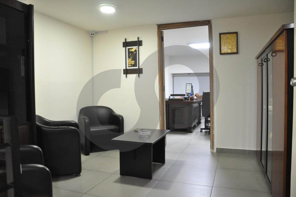 well-located/commercial space/excellent visibility/two floors/HAMRA,BEIRUT — الصورة 2