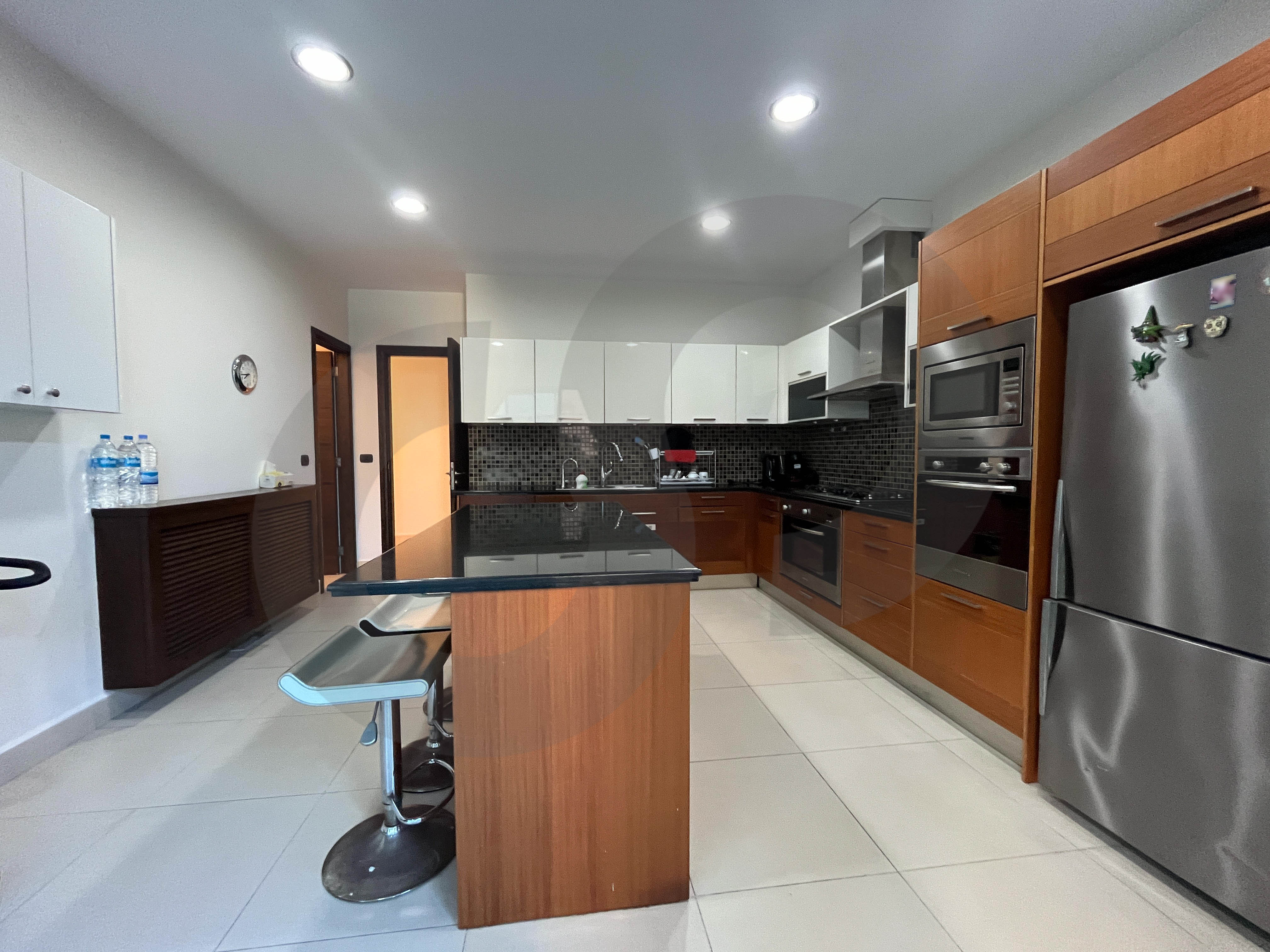A prestigious residence in the highly sought-after For Sale/Prime Second Line/RAMLET EL BAYDA-BEIRUT — الصورة 3