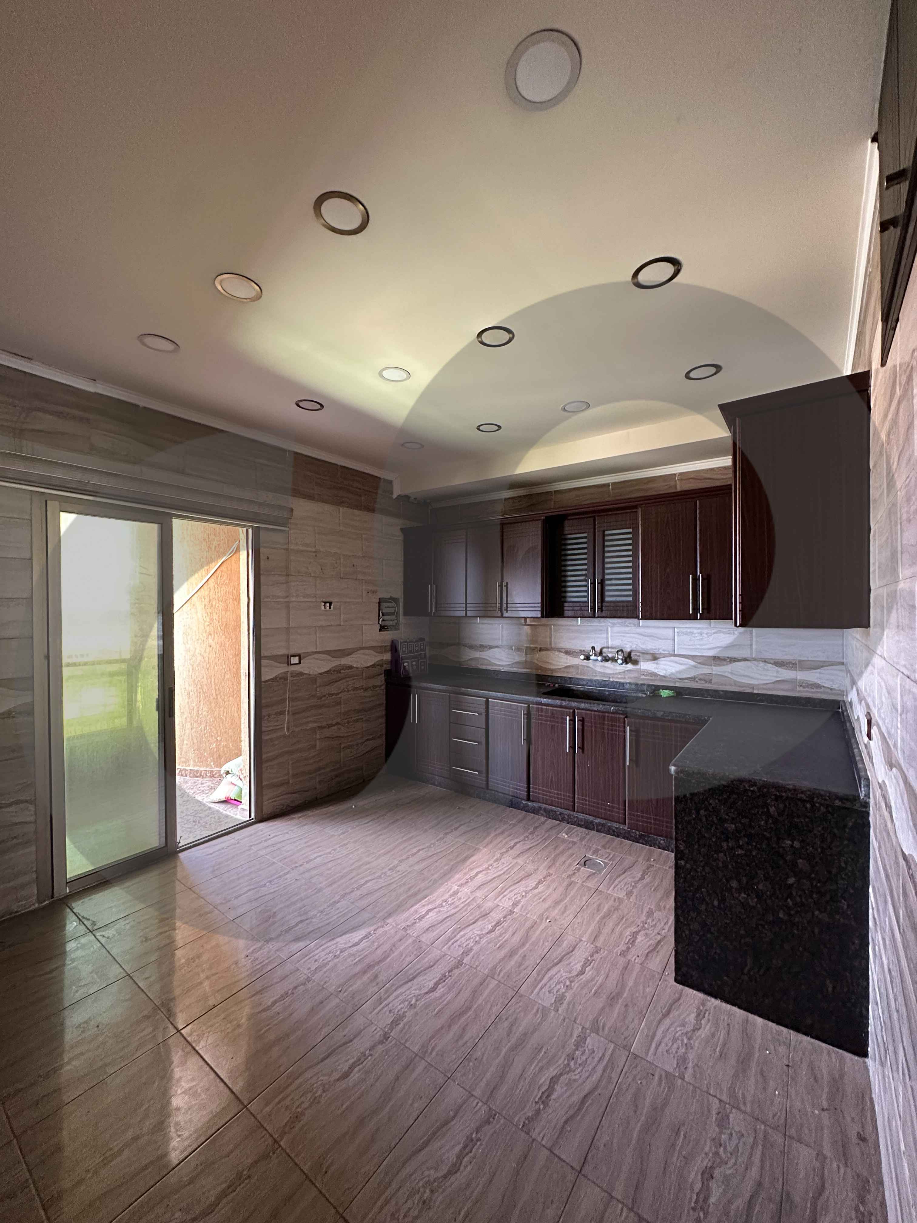 Prime Location in Saida/city view /needs renovation — الصورة 2