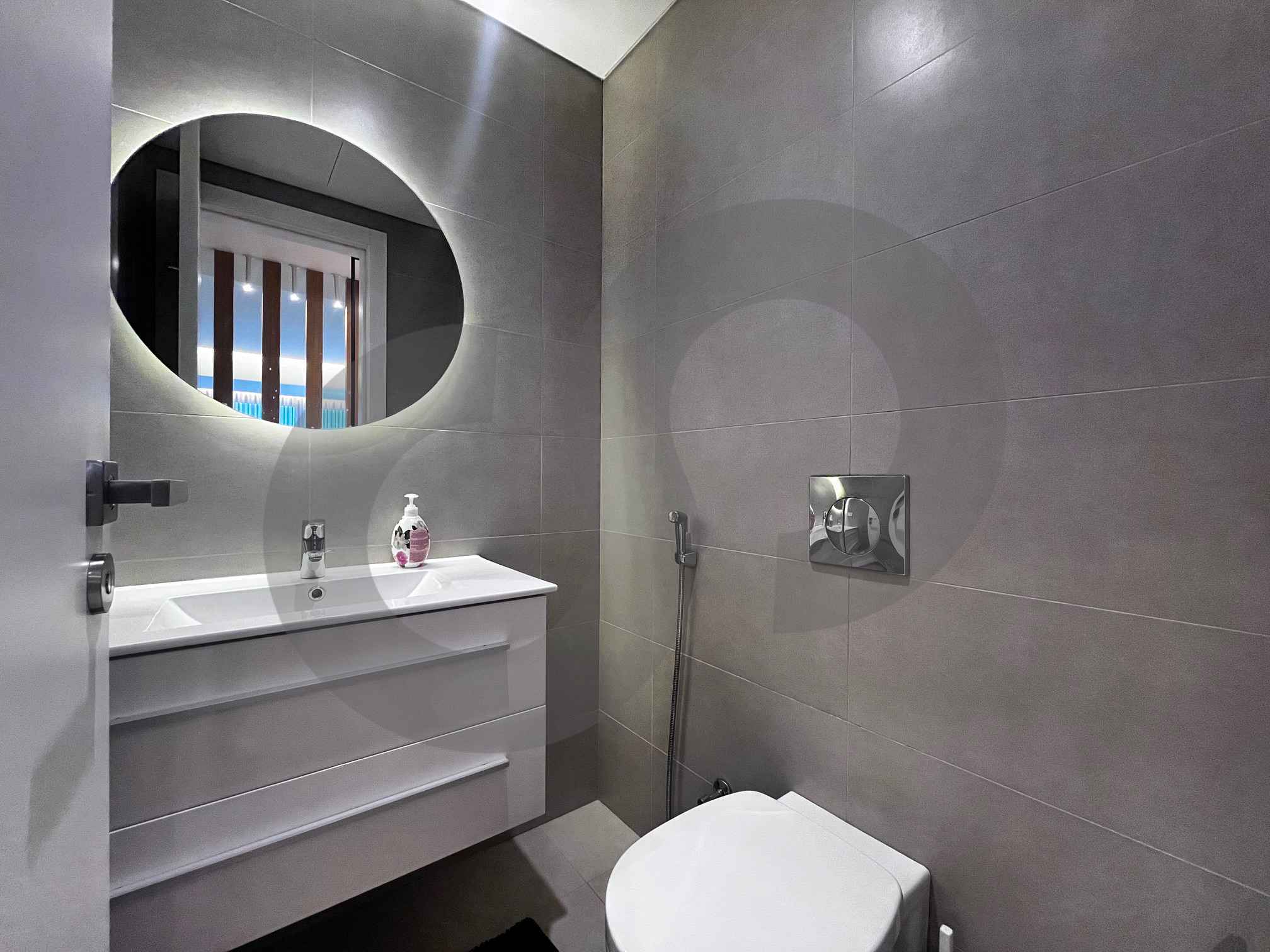 Gym/Maid's room/Storage lofts/balcony/Sin El Fil — الصورة 3