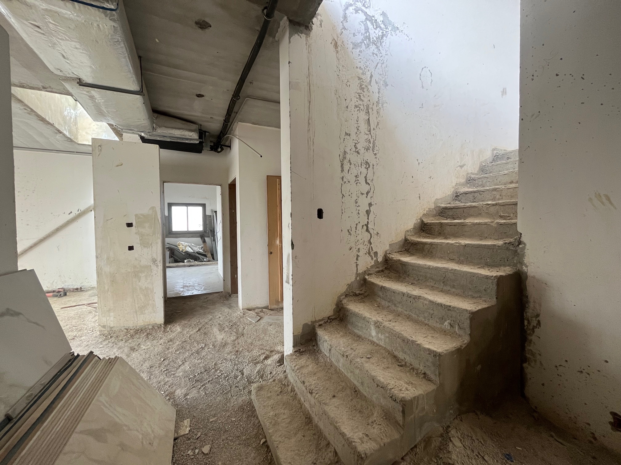 Newly constructed duplex located in Horsh Tabet — الصورة 3