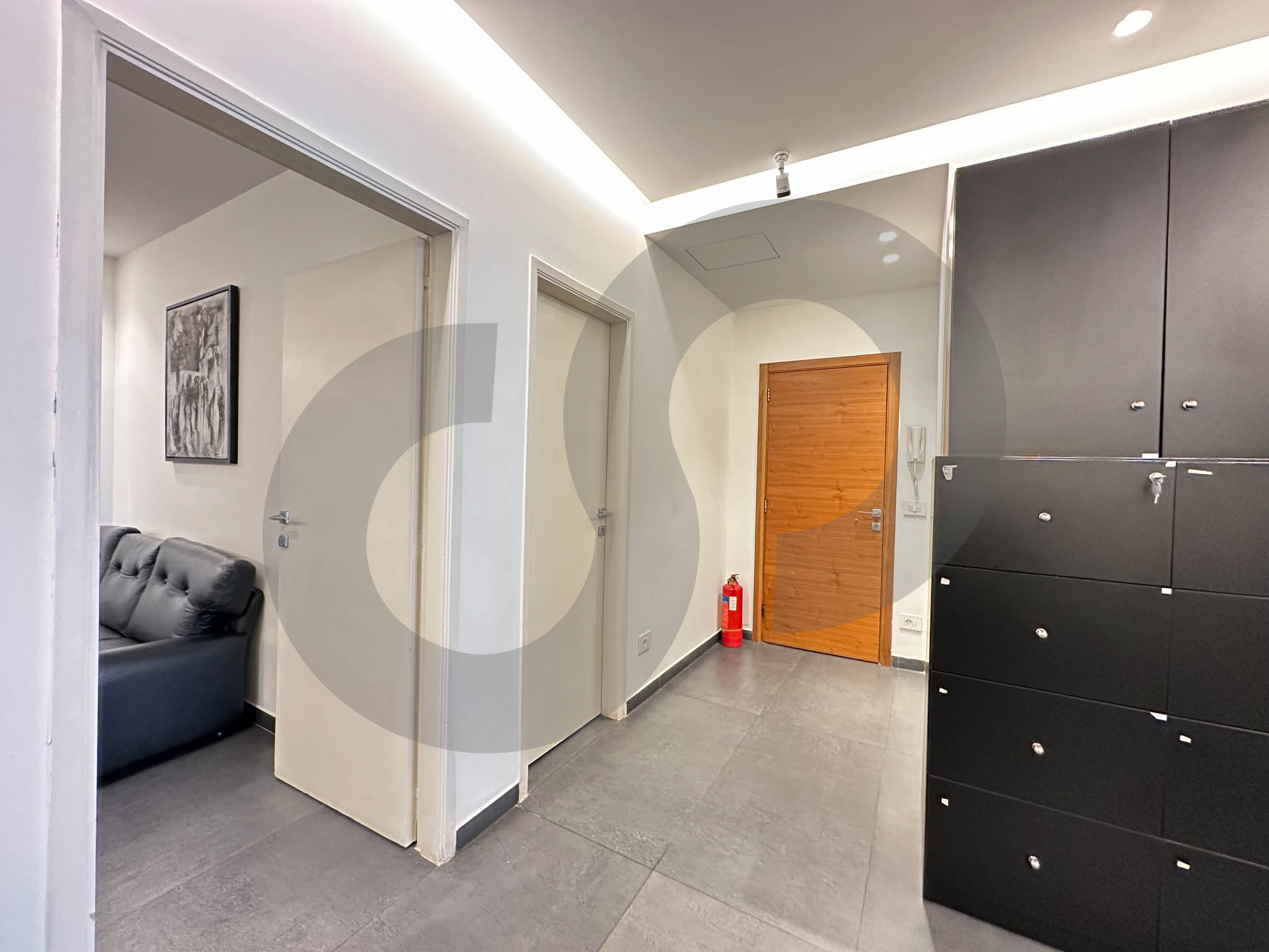 OFFICE/COULD BE USED AS AN APARTMENT/ACHRAFIEH,Sursock / 24/7 electricity — photo 3
