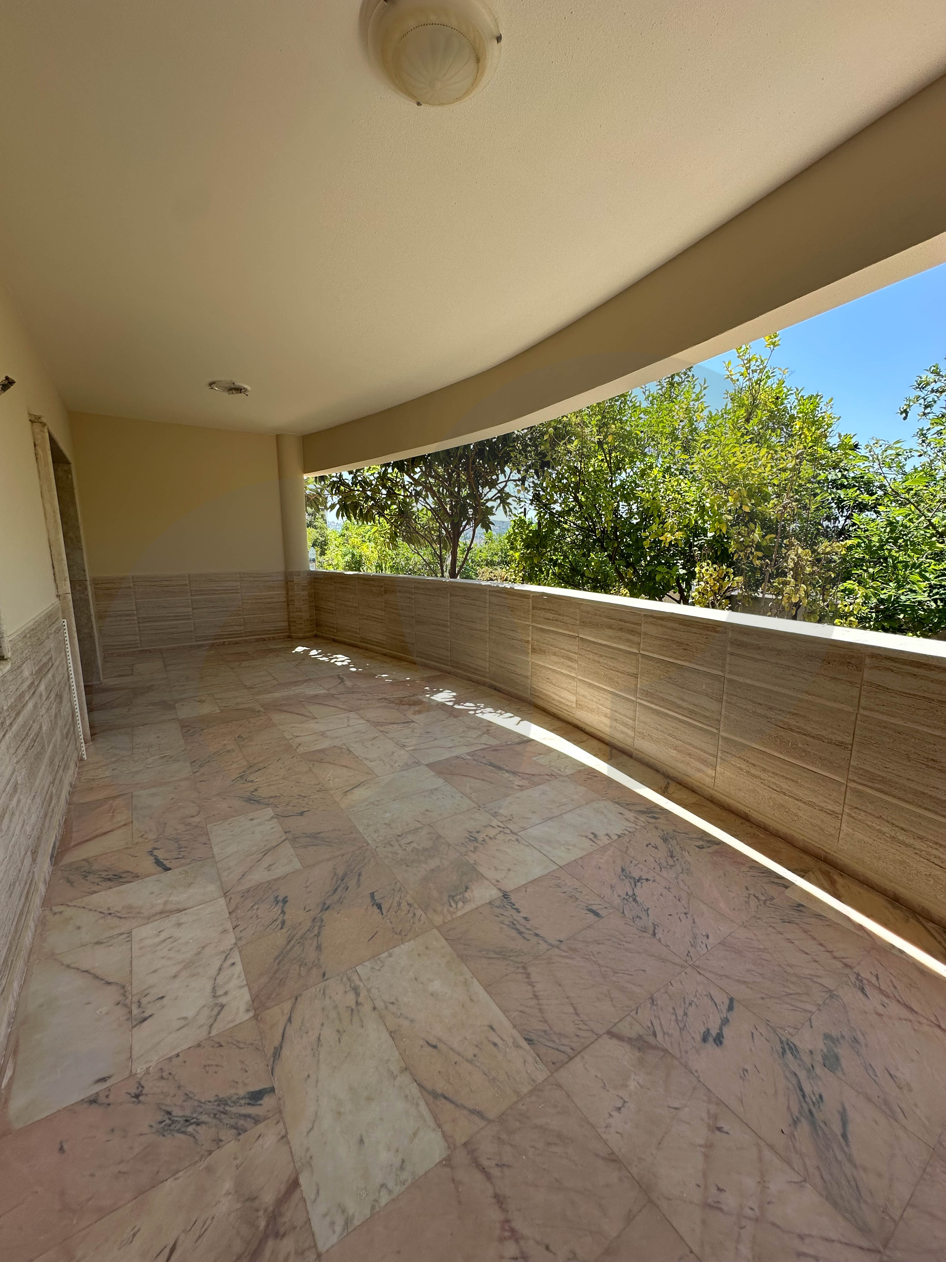 A spacious apartment for sale/Private building/Calm Area/AIN ED DELB-SAIDA — الصورة 2
