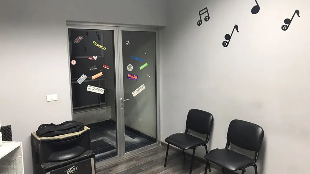 Excellent Condition Office For Rent in Jdeideh — الصورة 10