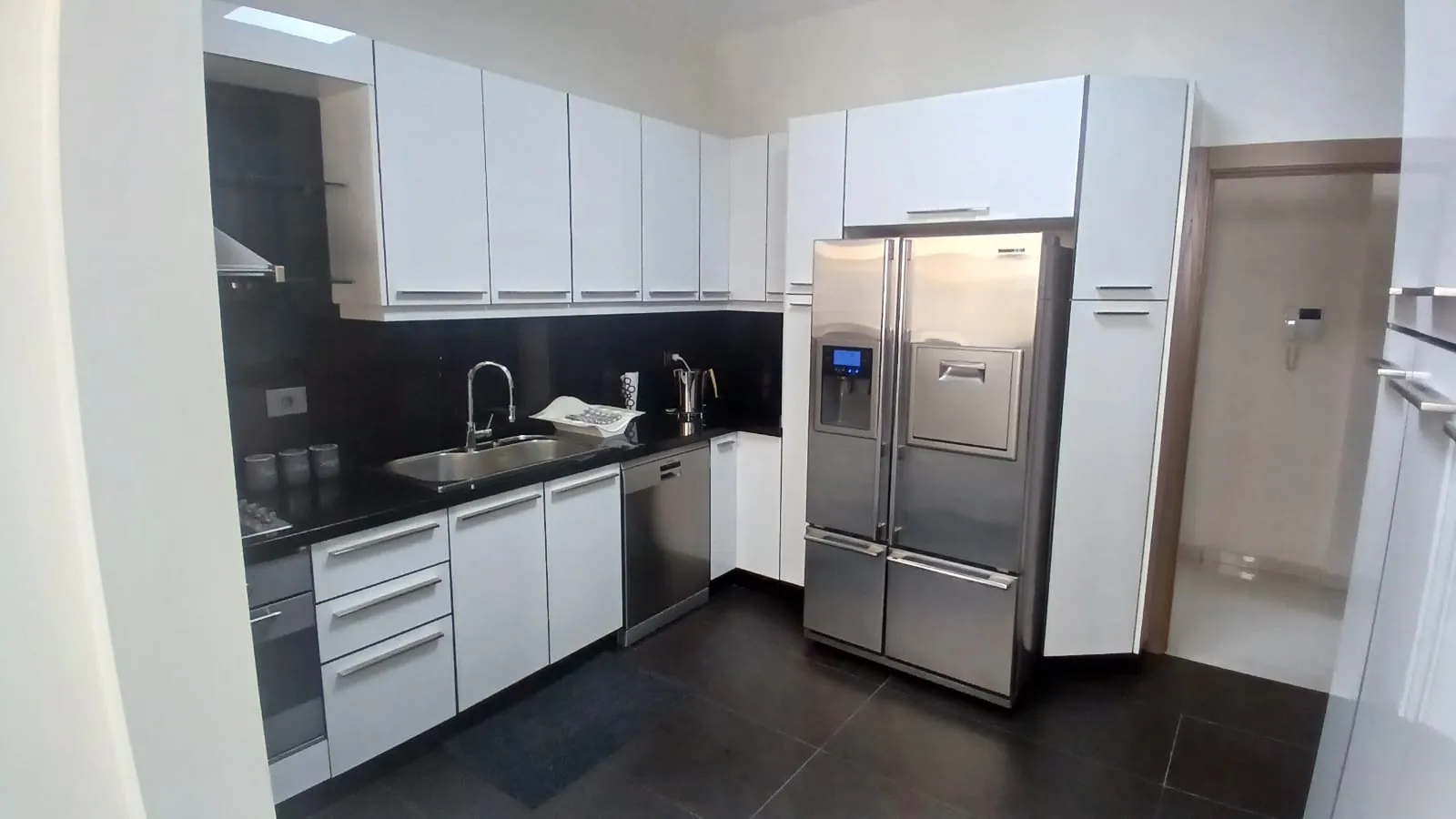 Amazing Furnished Apartment for Rent in Belle Vue Awkar — الصورة 4