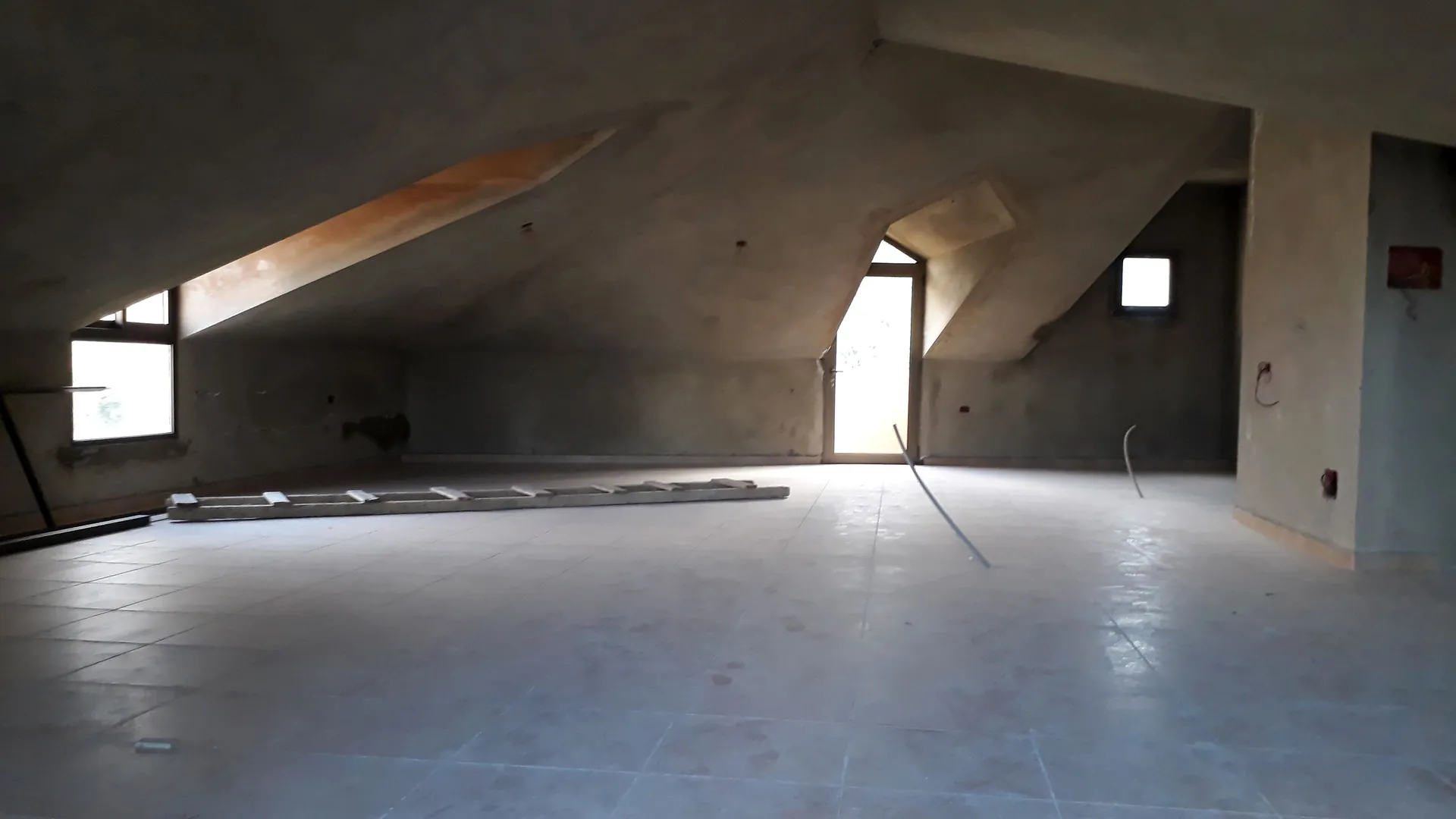 Nice Duplex For Sale In a Calm Area Of Bsalim With Panoramic View — الصورة 8
