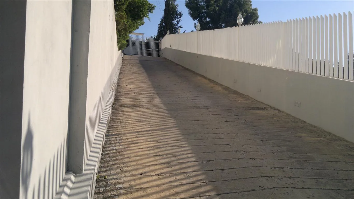 Warehouse Suitable as Offices For Rent In Bsalim — الصورة 3
