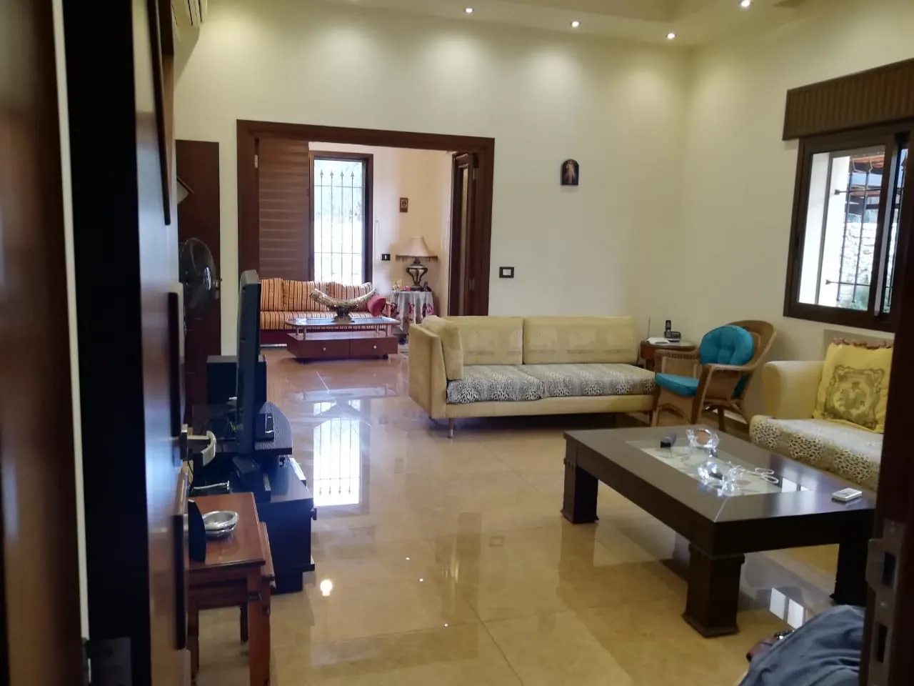 Villa For Sale In Jeddayel In A Calm Zone — الصورة 2