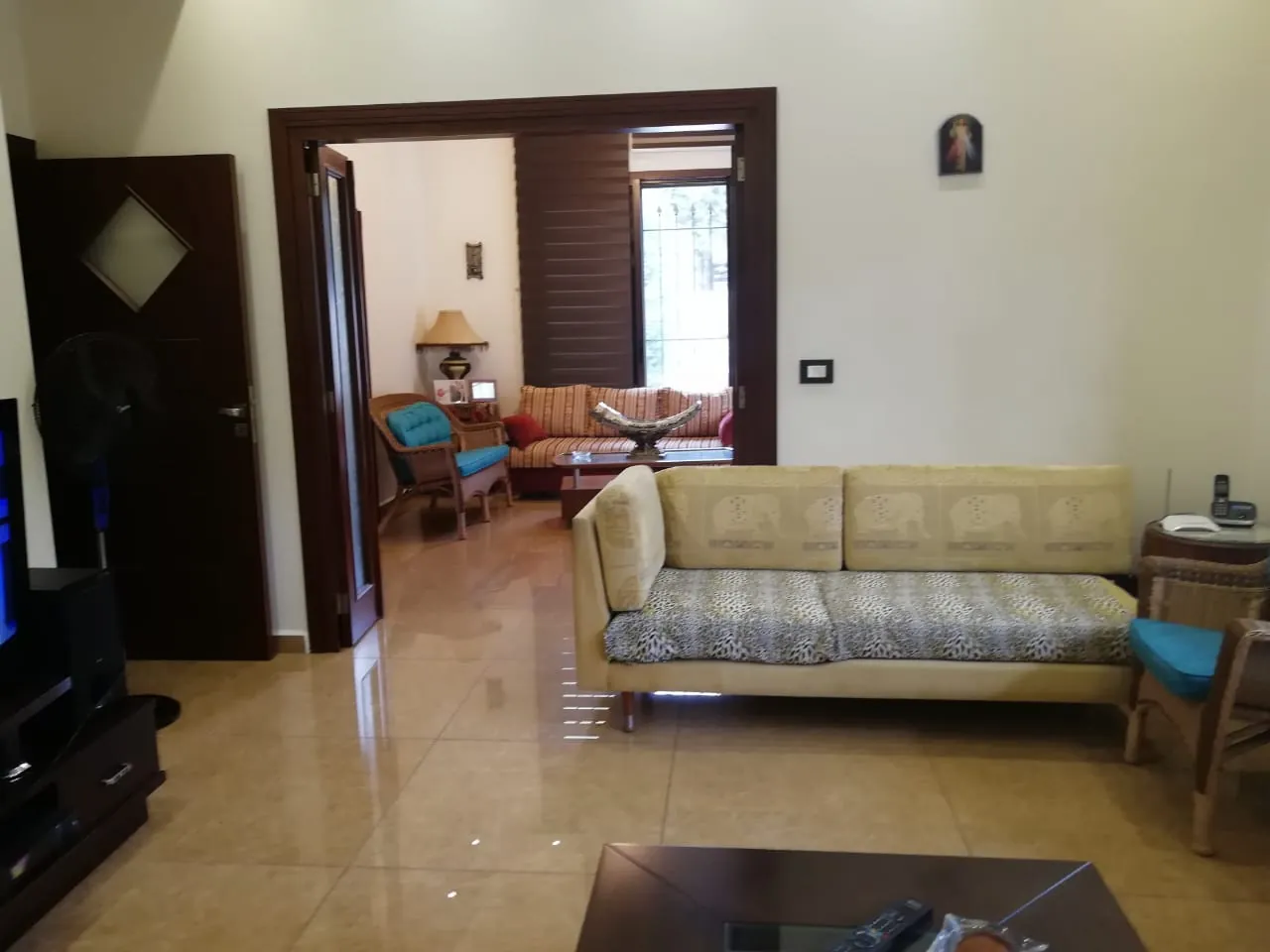 Villa For Sale In Jeddayel In A Calm Zone — الصورة 9