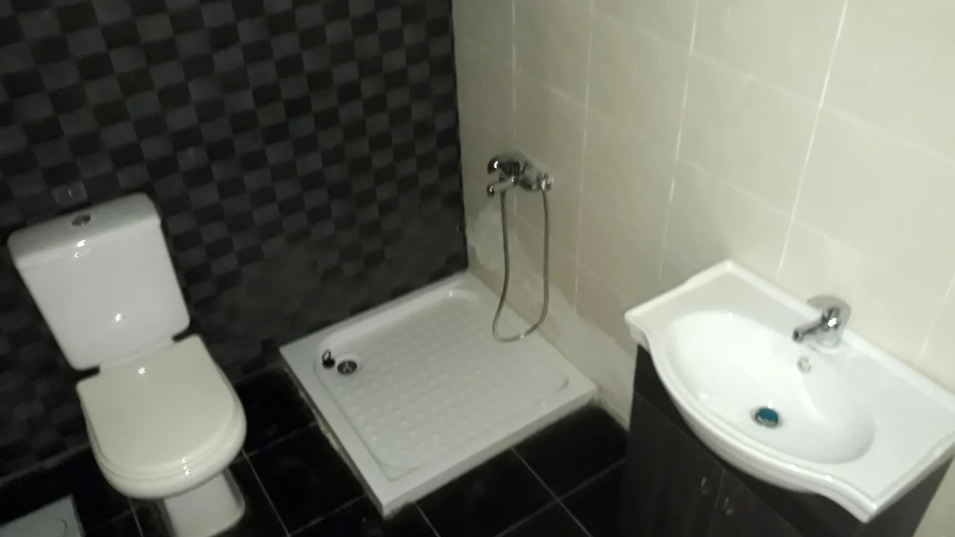 Fully-Decorated Office For Rent in Antelias (Prime Location) — الصورة 2