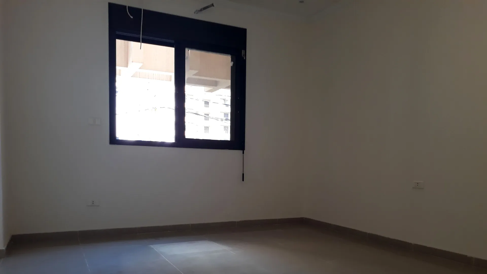 Fully-Decorated Office For Rent in Antelias (Prime Location) — الصورة 5
