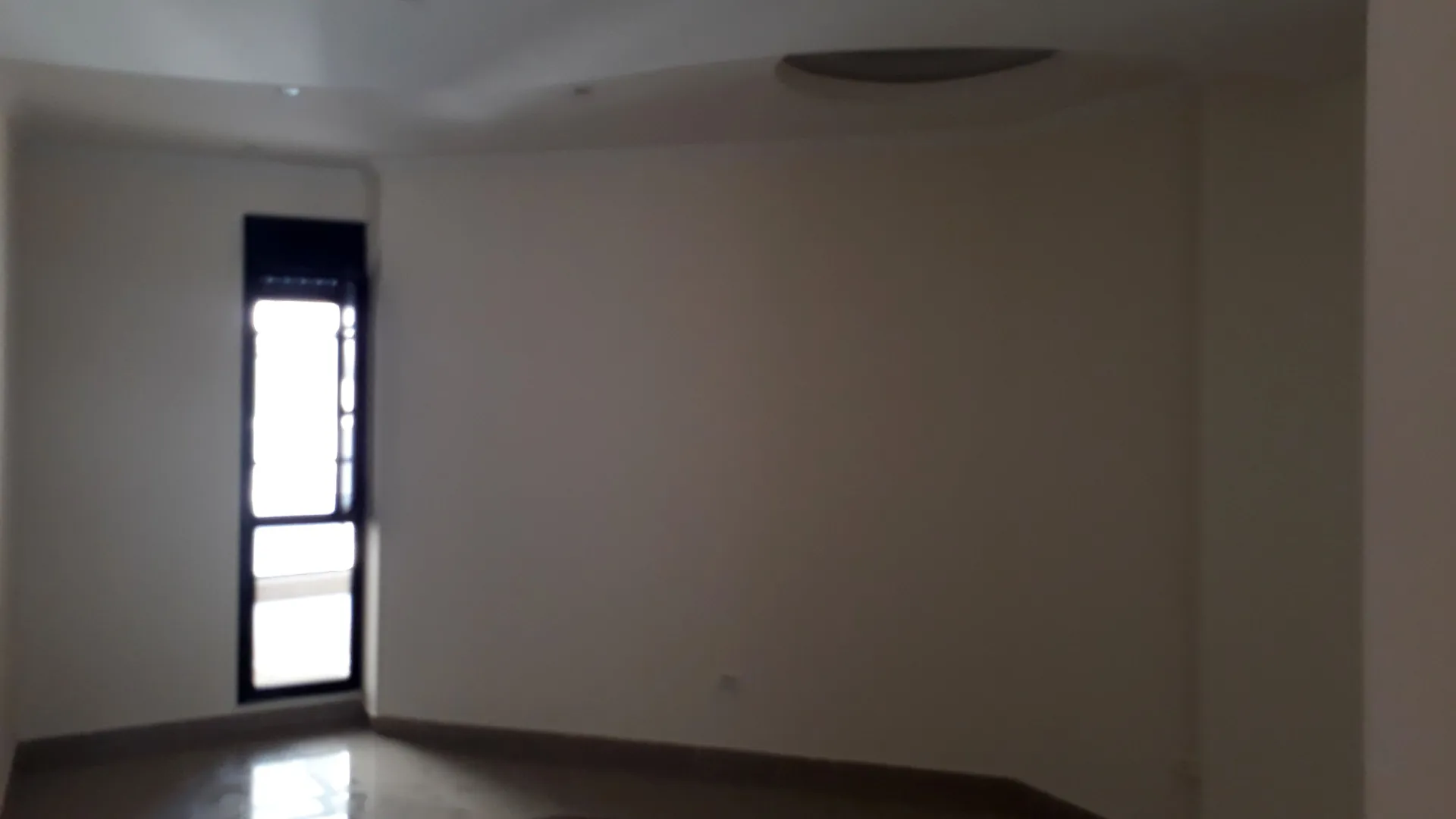 Fully-Decorated Office For Rent in Antelias (Prime Location) — الصورة 6