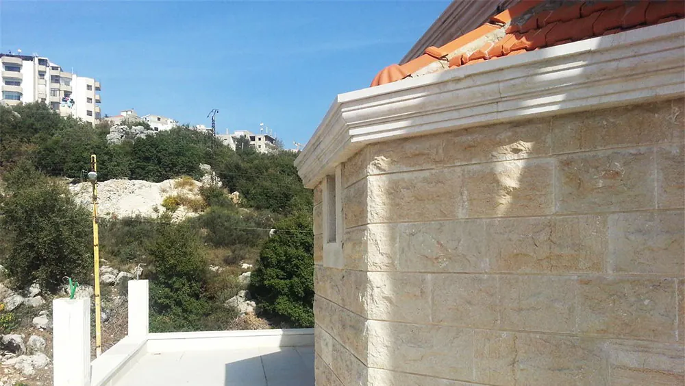 Modern Villa For Sale In Ballouneh — الصورة 3