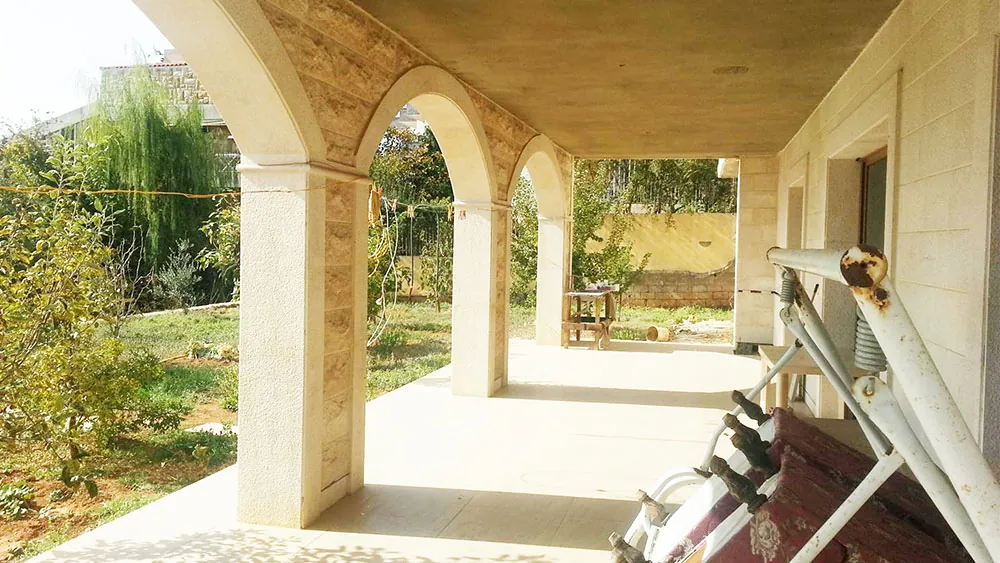 Modern Villa For Sale In Ballouneh — الصورة 5