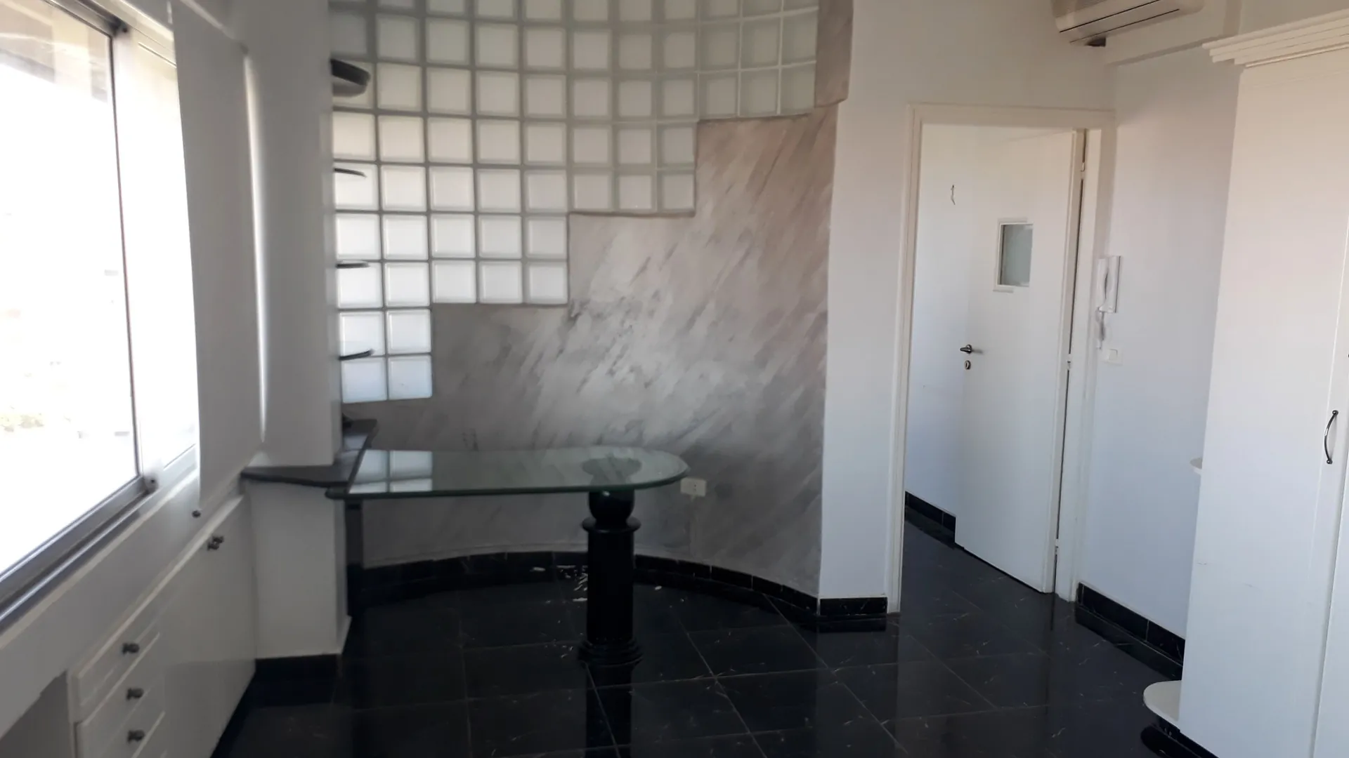 Prime Location Office For Rent on Jounieh Highway — الصورة 2