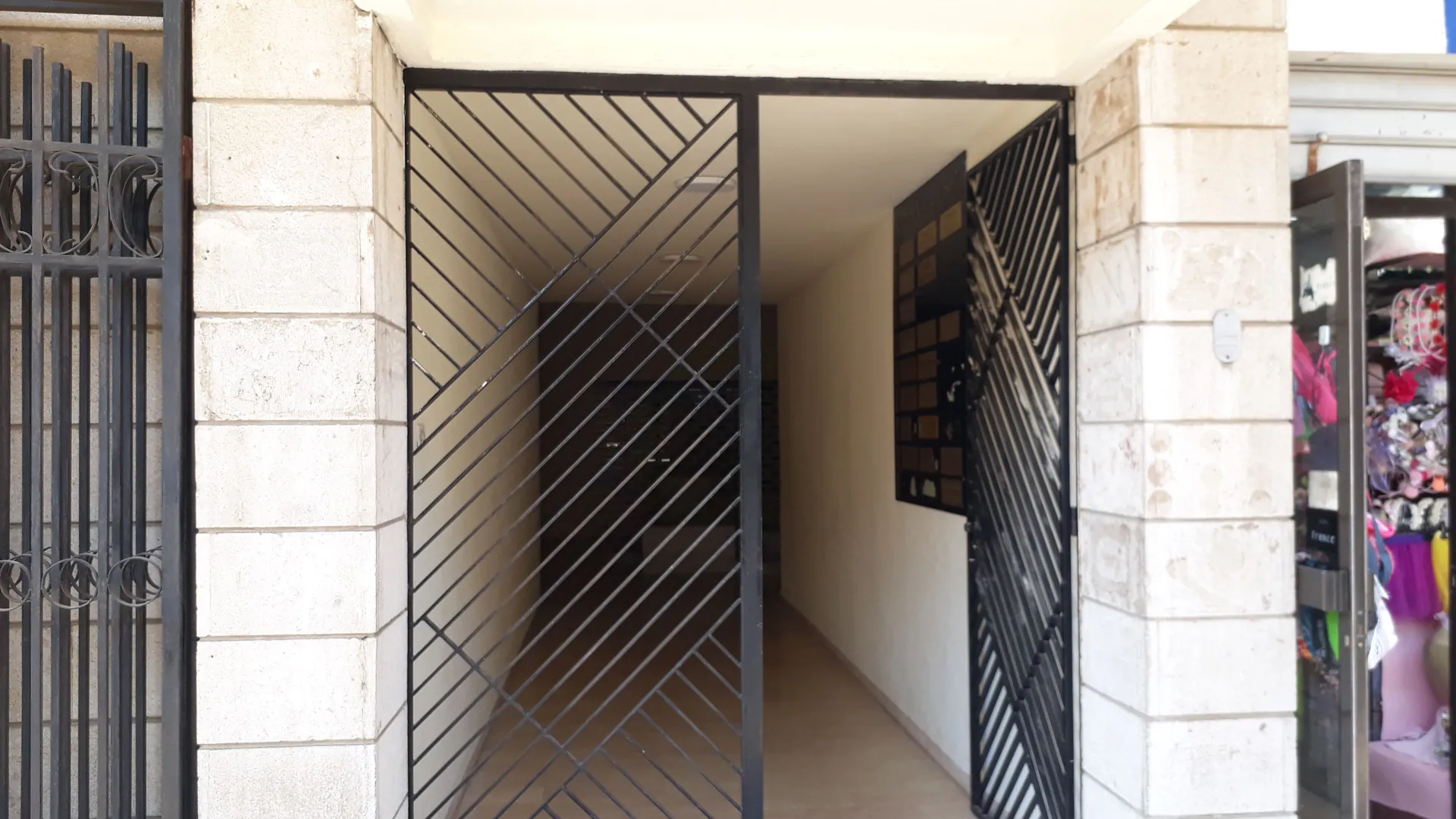 75sqm Fully Renovated Office For Rent in Jounieh Prime Location — photo 5
