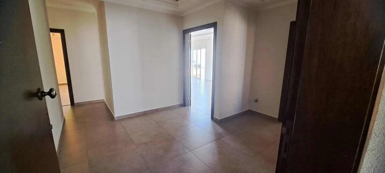 Fully Decorated Apartment For Sale in Jbeil Mar Youssef — الصورة 3