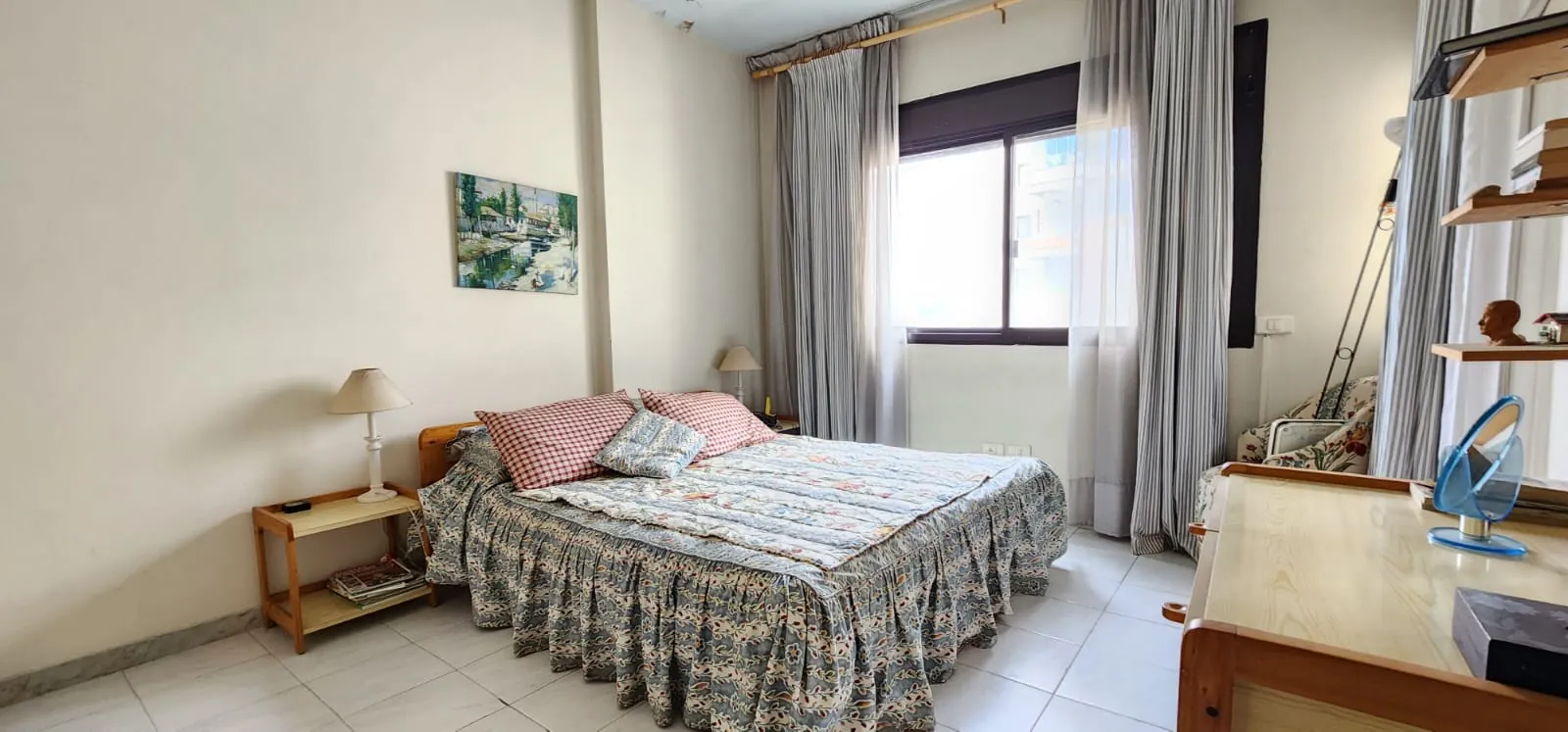 4-Bedroom Apartment Overlooking a Great Open View For Sale in Baabda — الصورة 10