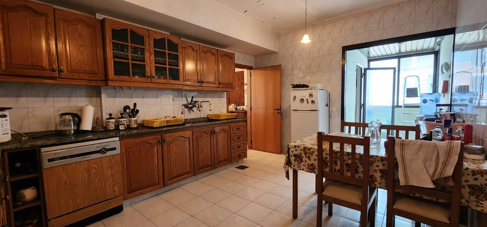 4-Bedroom Apartment Overlooking a Great Open View For Sale in Baabda — الصورة 6
