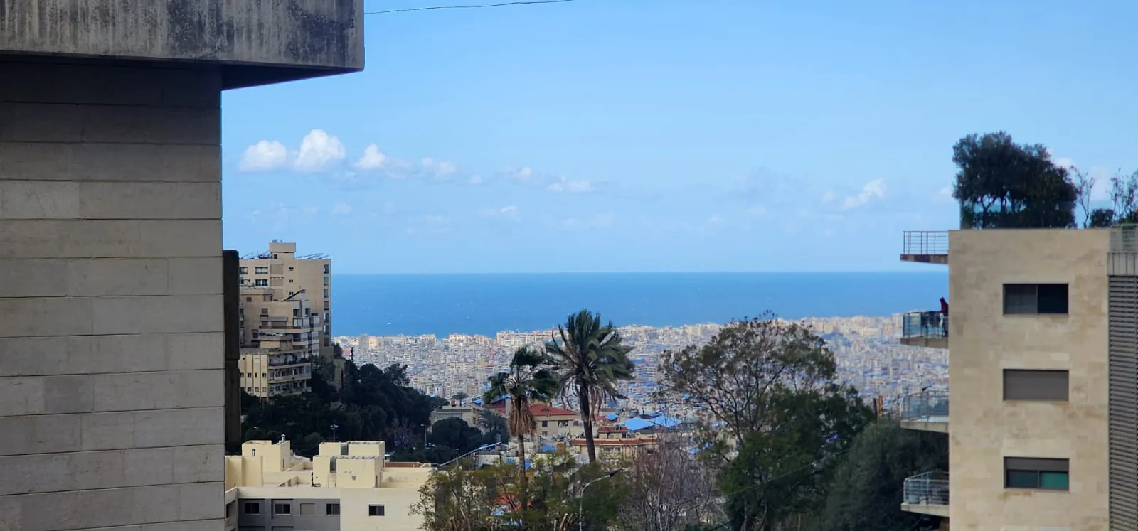4-Bedroom Apartment Overlooking a Great Open View For Sale in Baabda — الصورة 7