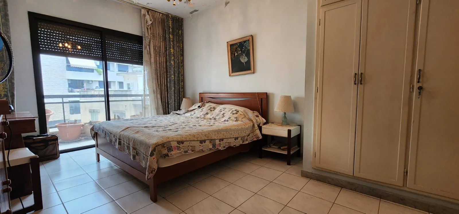 4-Bedroom Apartment Overlooking a Great Open View For Sale in Baabda — الصورة 9