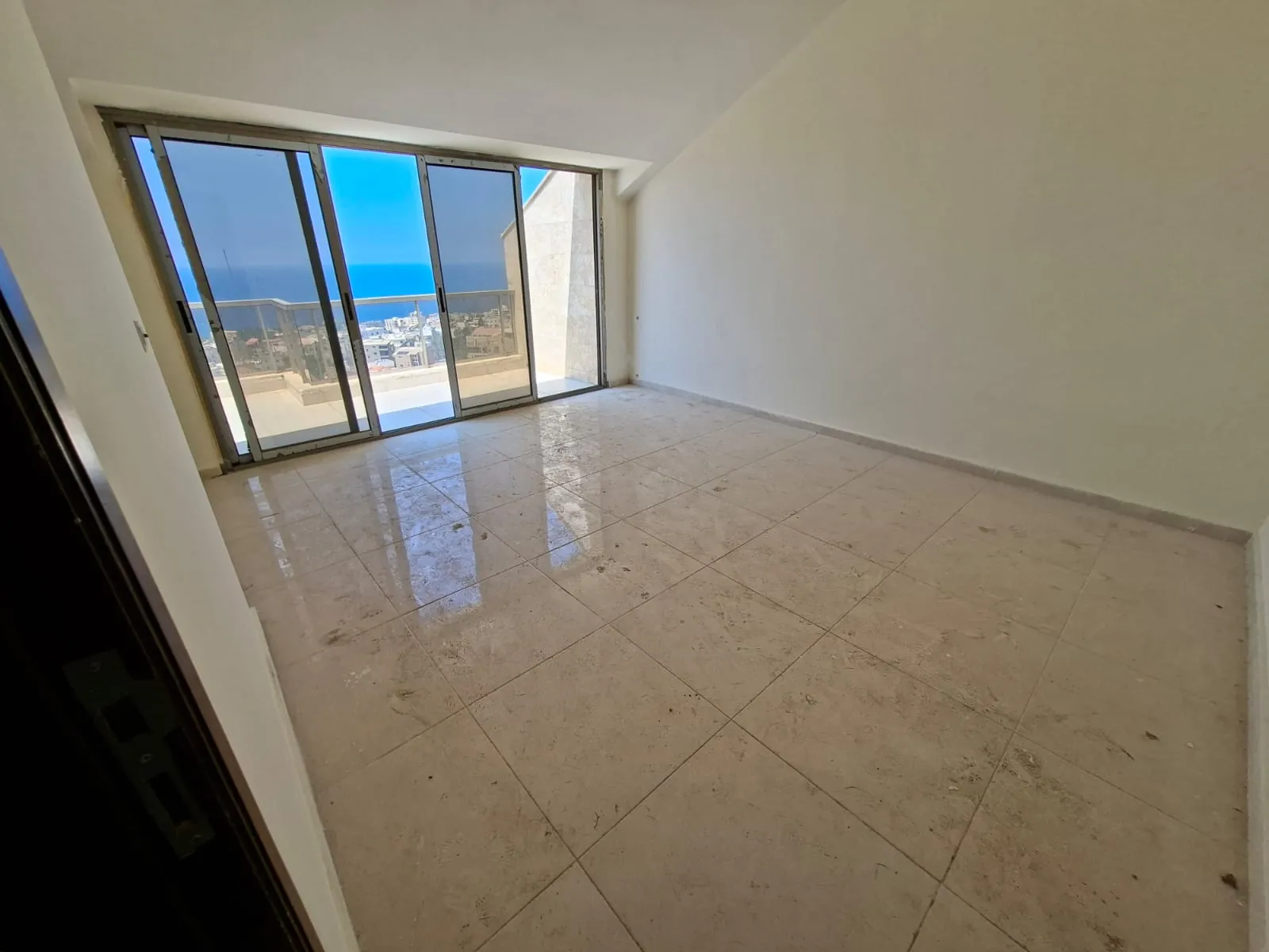 Duplex For Sale With Panoramic Sea View in Aamchit — الصورة 3