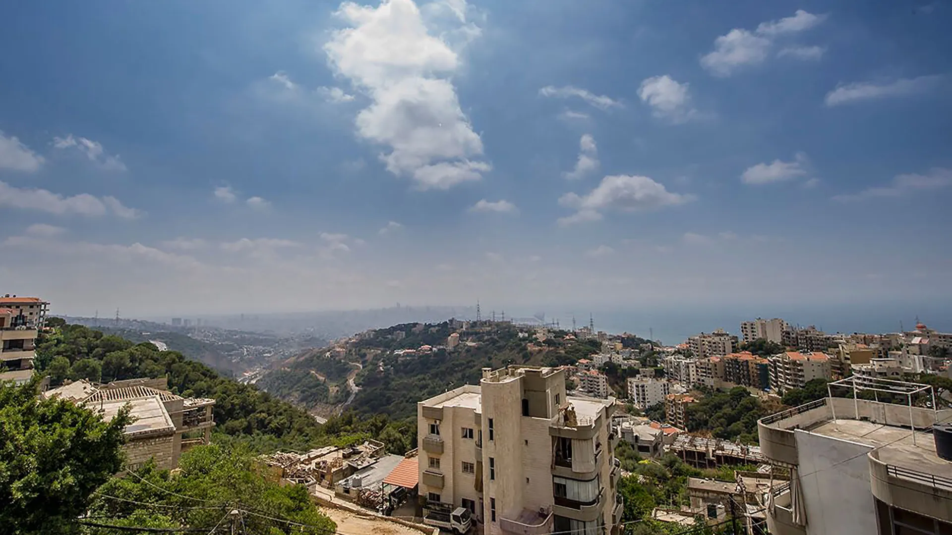 Fully Decorated & Furnished Duplex For Sale in The Heart of Bsalim — الصورة 2