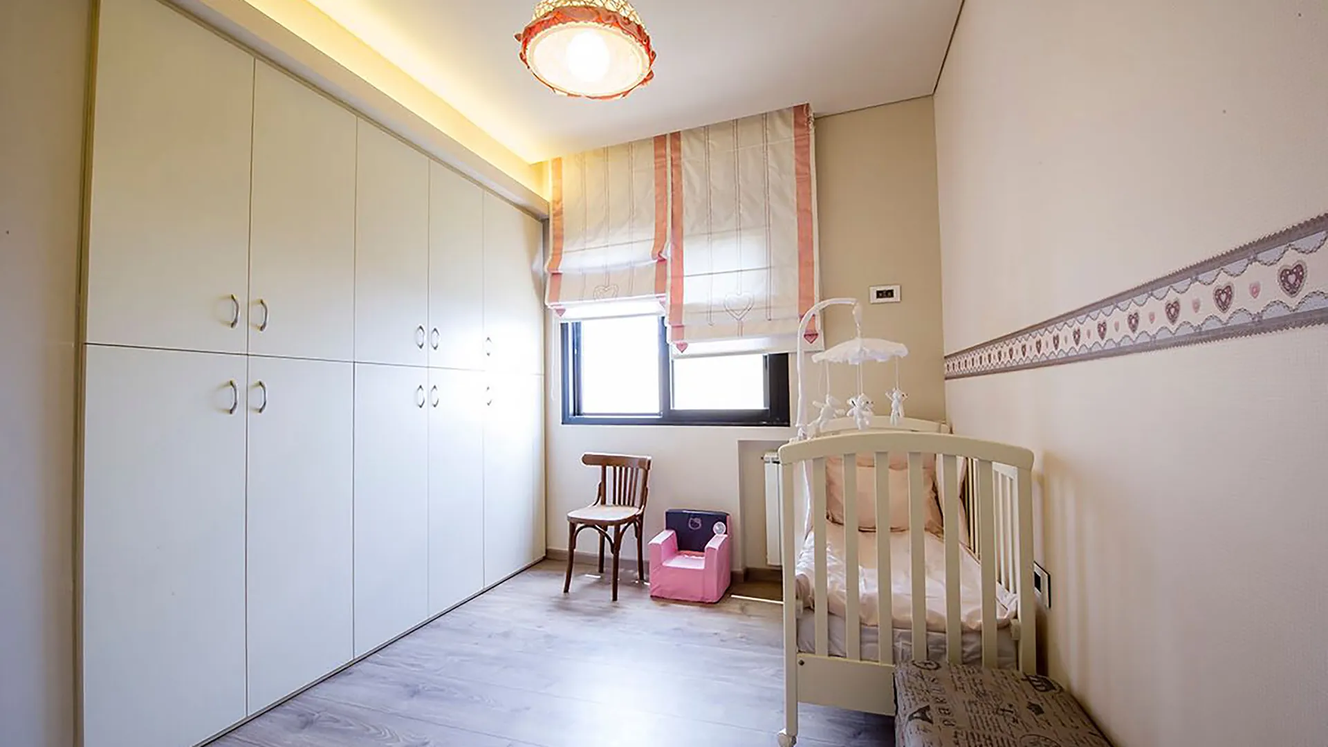 Fully Decorated & Furnished Duplex For Sale in The Heart of Bsalim — الصورة 6