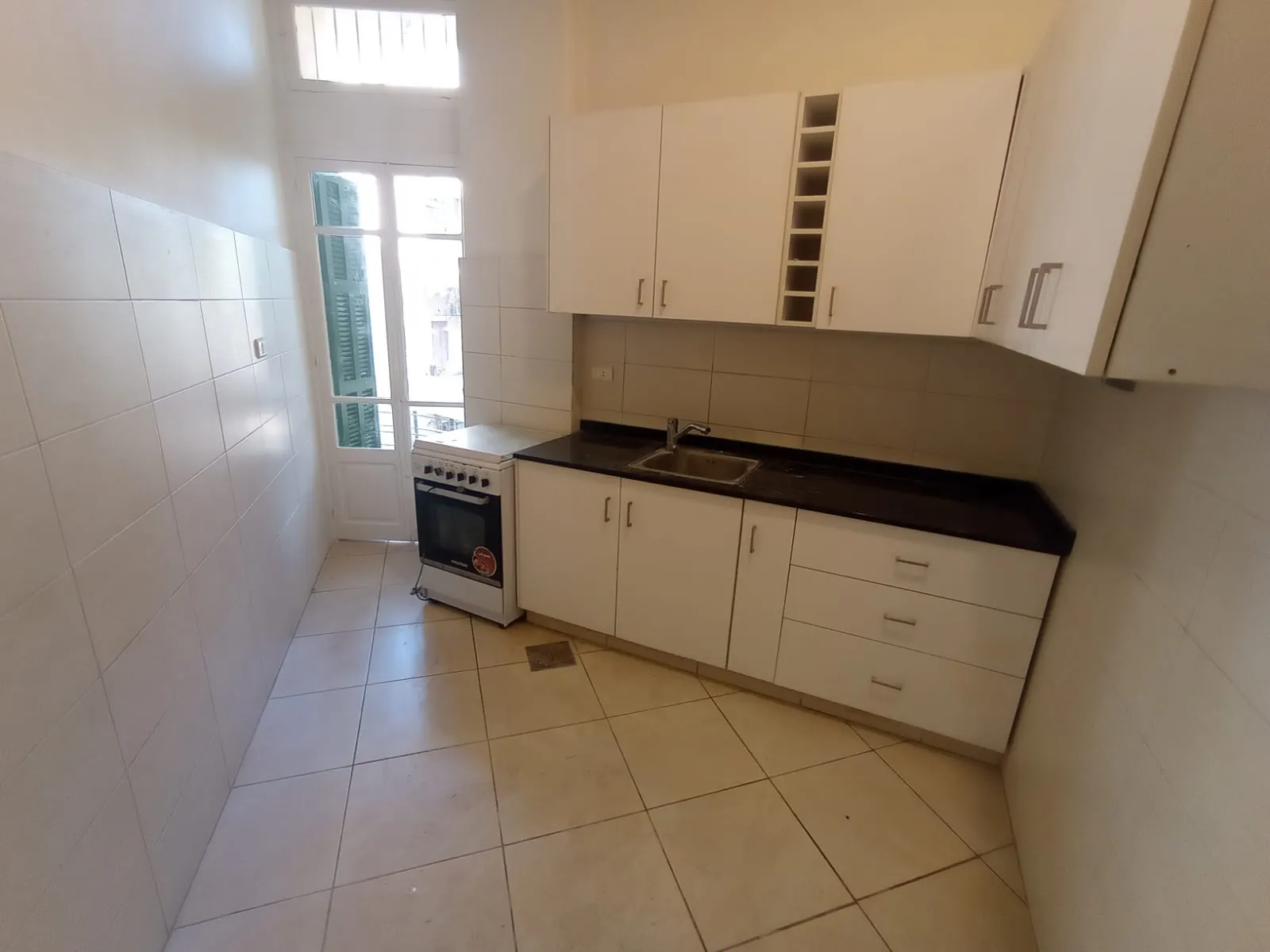 3-Bedroom Apartment For Rent In Achrafieh With Easy Access, Near Sagesse — الصورة 2